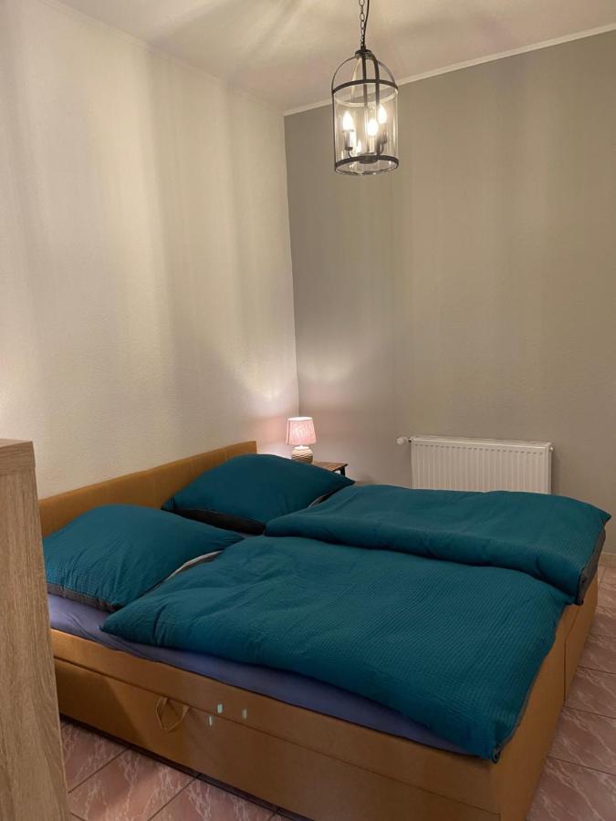 Mitten In Der Natur : Ferienwohnung Mit 3 Schlafzimmern, Neu Eingerichtet Neu Gaarz Exterior photo
