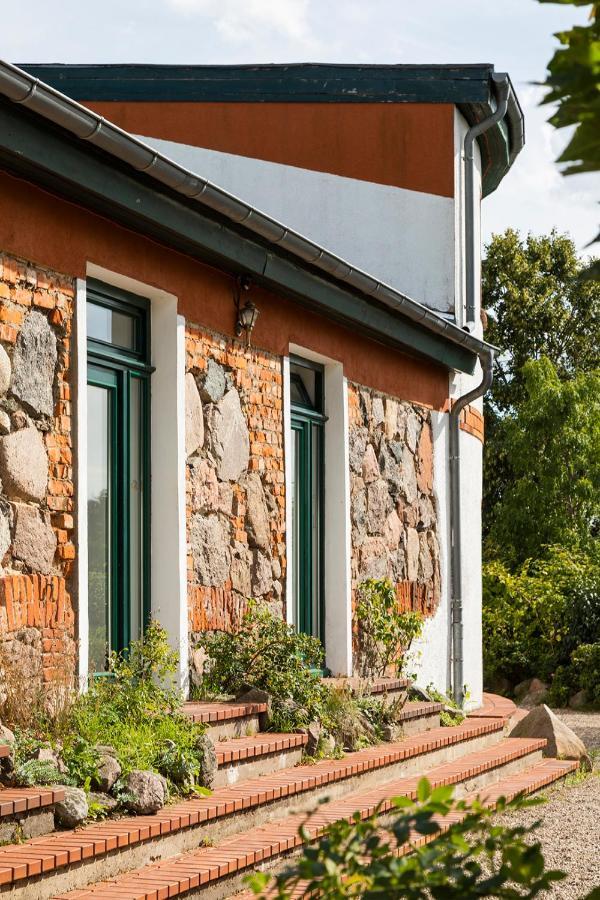 Mitten In Der Natur : Ferienwohnung Mit 3 Schlafzimmern, Neu Eingerichtet Neu Gaarz Exterior photo